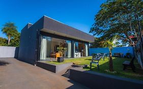 Casa com 2 suítes, cozinha completa , área de lazer, piscina infantil, 10 min do parque aquático